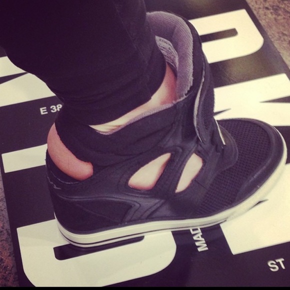 DKNY Platform open back sneaker - Picture 1 of 7